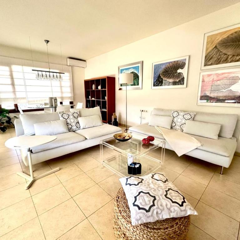 Luxury Villa Sea Front -La Orilla - Three-Bedroom Villa - 8