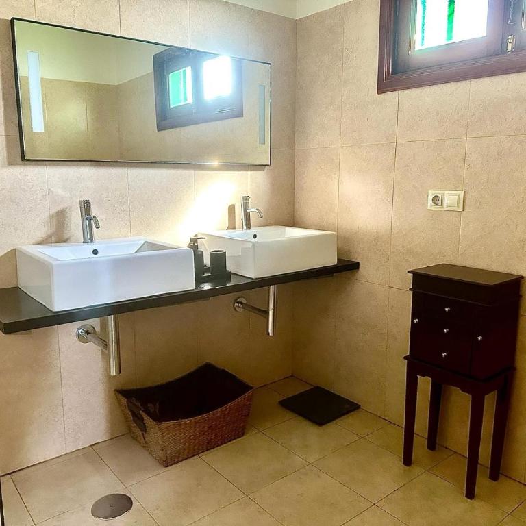 Luxury Villa Sea Front -La Orilla - Three-Bedroom Villa - 20