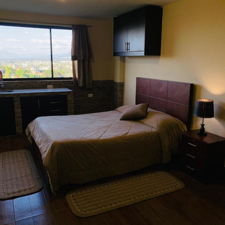 Hostal Casa San Fernando Tumbaco - Double Room with Shared Bathroom - 2