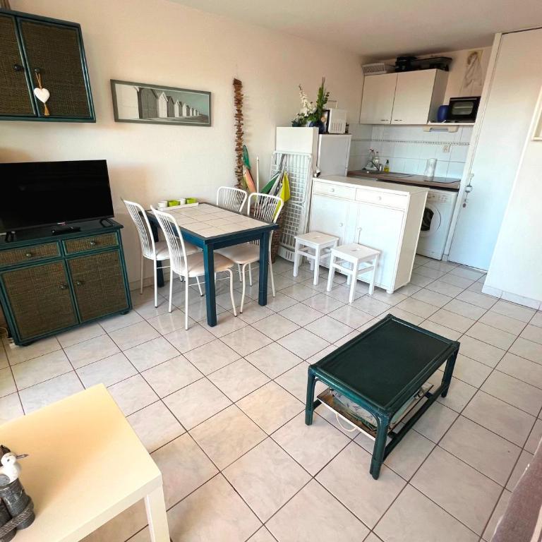 LES TERRASSES DE SAVANNA Joli 2 pièces cabine piscine Rochelongue Cap d'Agde - Superior Apartment - 2