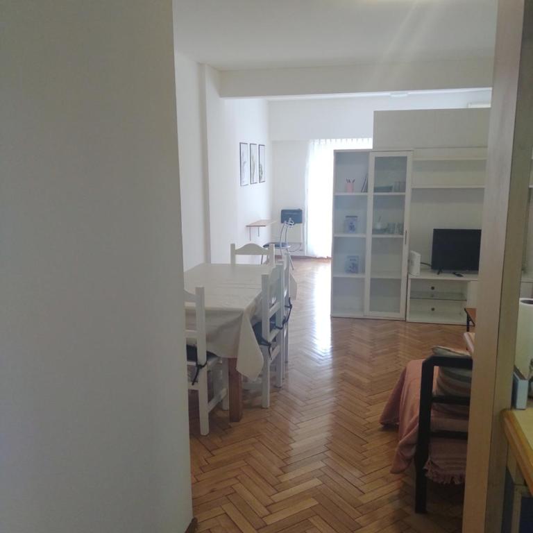Monoambiente amplio y luminoso muy cerca de universidades y sanatorios. - Apartamento de 1 dormitorio - 2