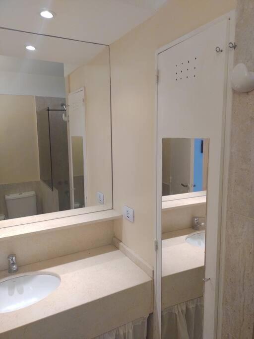 Monoambiente amplio y luminoso muy cerca de universidades y sanatorios. - Apartamento de 1 dormitorio - 15