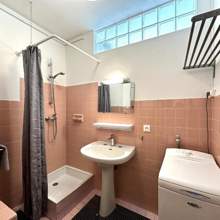 HYEBER Studio pour 2 personnes avec vue mer panoramique, sur le port d'Hyères - Studio-Apartment - 10