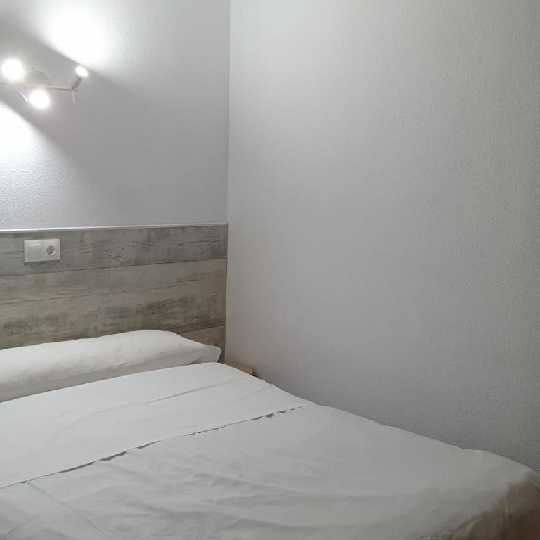 Hostal Ginebra -Madrid Centro Gran Vía Sol- - Habitación Doble con baño privado - 1