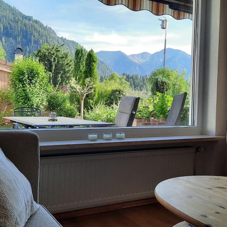 Ferienhaus-Ferienwohnung Weitblick mit Garten und malerischem Bergpanorama - Apartment mit 3 Schlafzimmern - 3