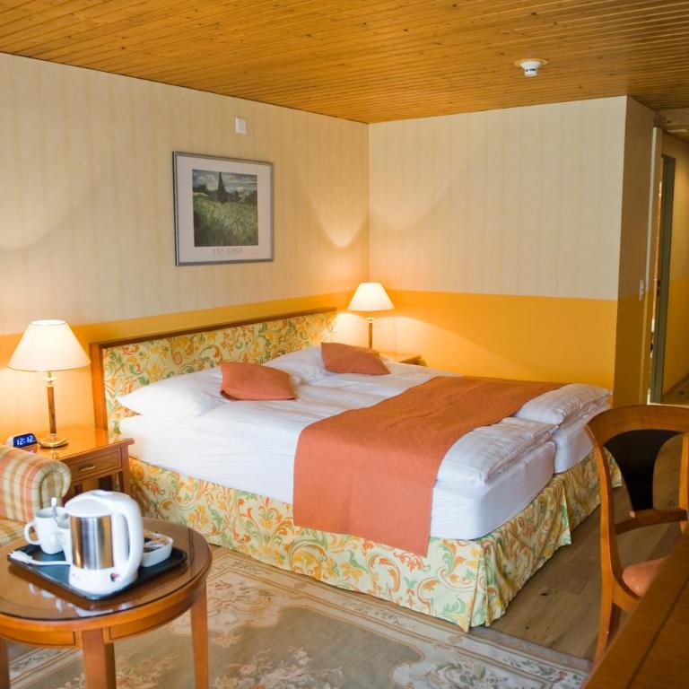Hotel Silberhorn - Residences & Spa Wengen - Superior Zimmer mit einem Balkon und Bergblick auf die Jungfrau - 3