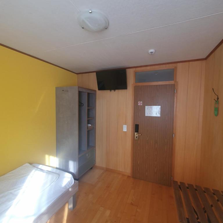 Gasthof Hirschen in Wilderswil - Einzelzimmer mit Gemeinschaftsbad - 2