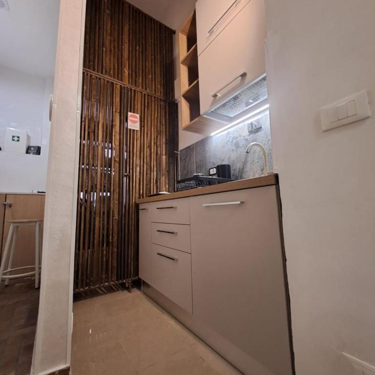 Emperooms Guest House - Camera Matrimoniale con Bagno Privato - 19
