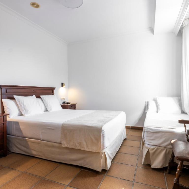 Hostal La Muralla - Habitación Triple - 2