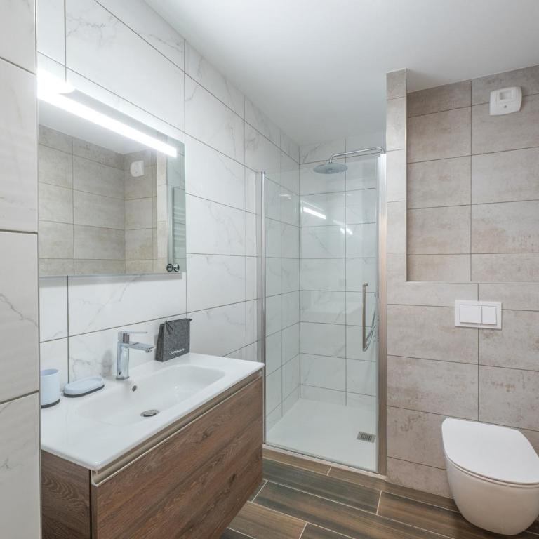 Appartement moderne avec parking dans Les Fermes de l'Alpe - FR-1-645-65 - Appartement - 13