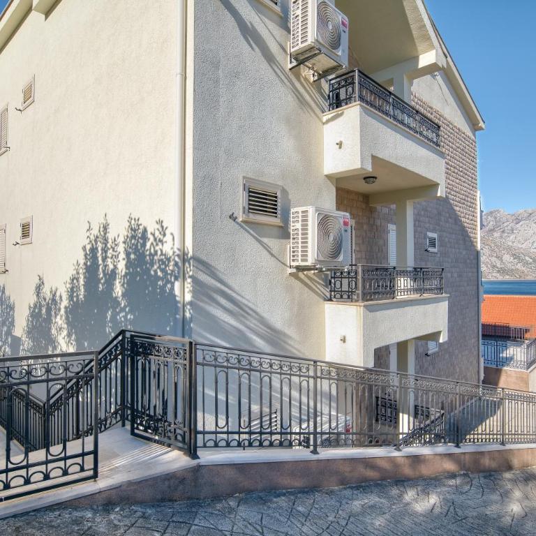 Luxurious 3-Bedroom Apartment by MN Property - Apartman sa 3 Spavaće Sobe - 25