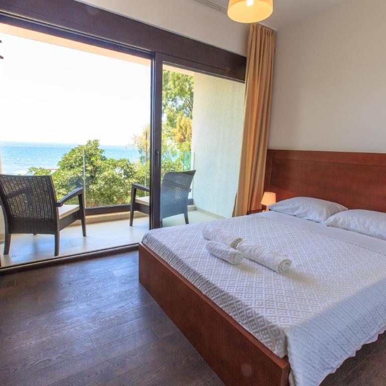 Apartments Kuce Lekovica Beach & snack bar- Bistro - Double Room with Balcony and Sea View - 4