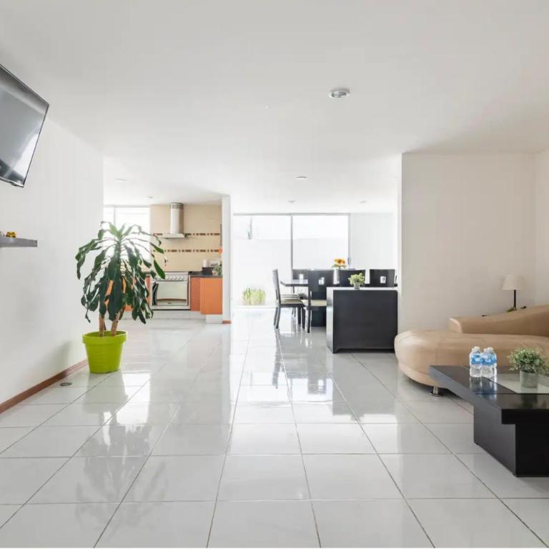 Casa Grande, Cómoda y con Seguridad - Excelente Ubicación - Casa - 2