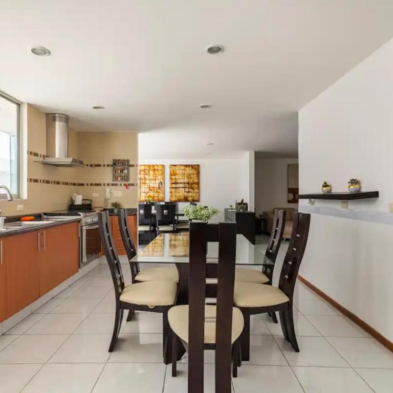 Casa Grande, Cómoda y con Seguridad - Excelente Ubicación - Casa - 9