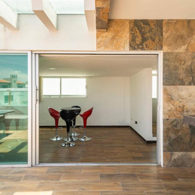 Casa Grande, Cómoda y con Seguridad - Excelente Ubicación - Casa - 16