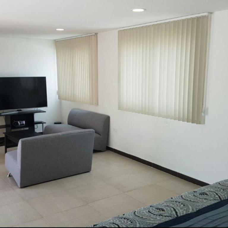 Casa Grande, Cómoda y con Seguridad - Excelente Ubicación - Casa - 24