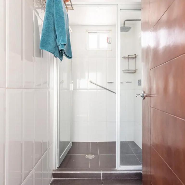 Casa Grande, Cómoda y con Seguridad - Excelente Ubicación - Casa - 28