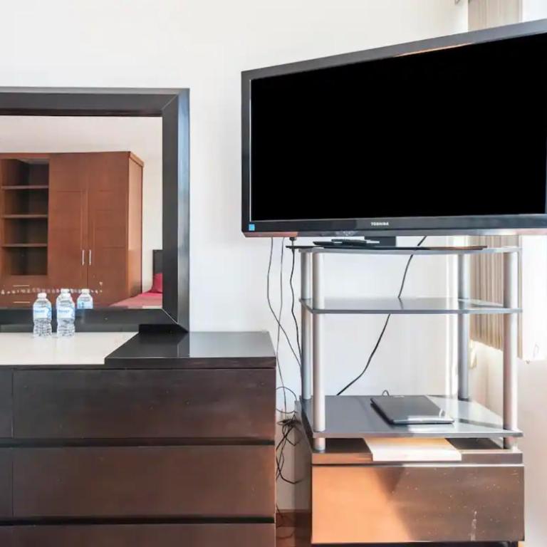 Casa Grande, Cómoda y con Seguridad - Excelente Ubicación - Casa - 50