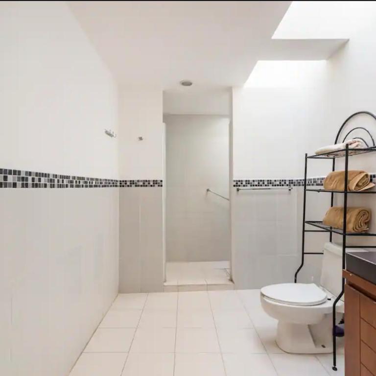 Casa Grande, Cómoda y con Seguridad - Excelente Ubicación - Casa - 45