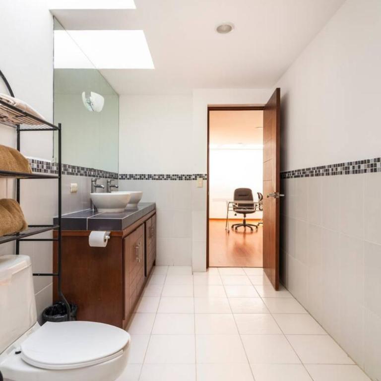 Casa Grande, Cómoda y con Seguridad - Excelente Ubicación - Casa - 47
