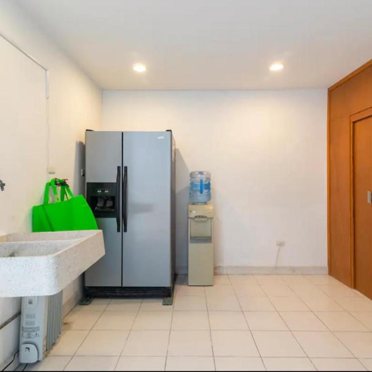 Casa Grande, Cómoda y con Seguridad - Excelente Ubicación - Casa - 59