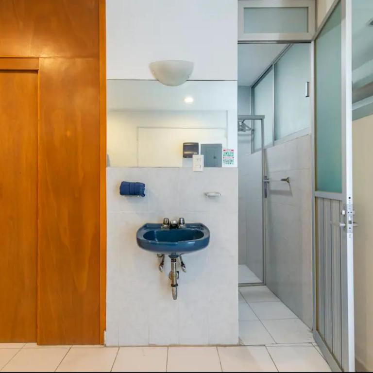 Casa Grande, Cómoda y con Seguridad - Excelente Ubicación - Casa - 60