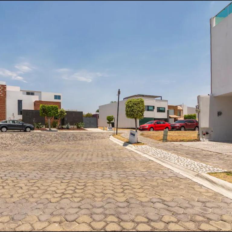 Casa Grande, Cómoda y con Seguridad - Excelente Ubicación - Casa - 63