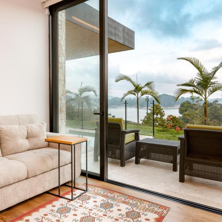 Villa al lado de la represa de Guatapé con jacuzzi y cancha de tennis privada - Casa de 4 dormitorios - 39