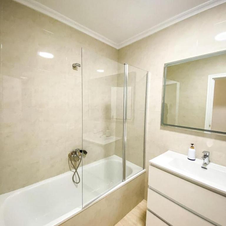 Residencial Leyra, Piso céntrico de 6 habitaciones, 8 camas - Apartment - 30