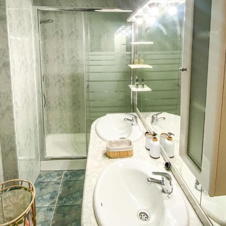 Residencial Leyra, Piso céntrico de 6 habitaciones, 8 camas - Apartment - 31