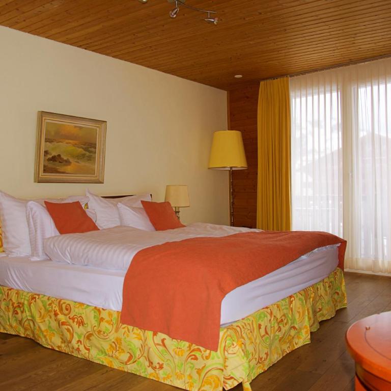 Hotel Silberhorn - Residences & Spa Wengen - Superior Zimmer mit einem Balkon und Bergblick auf die Jungfrau - 4