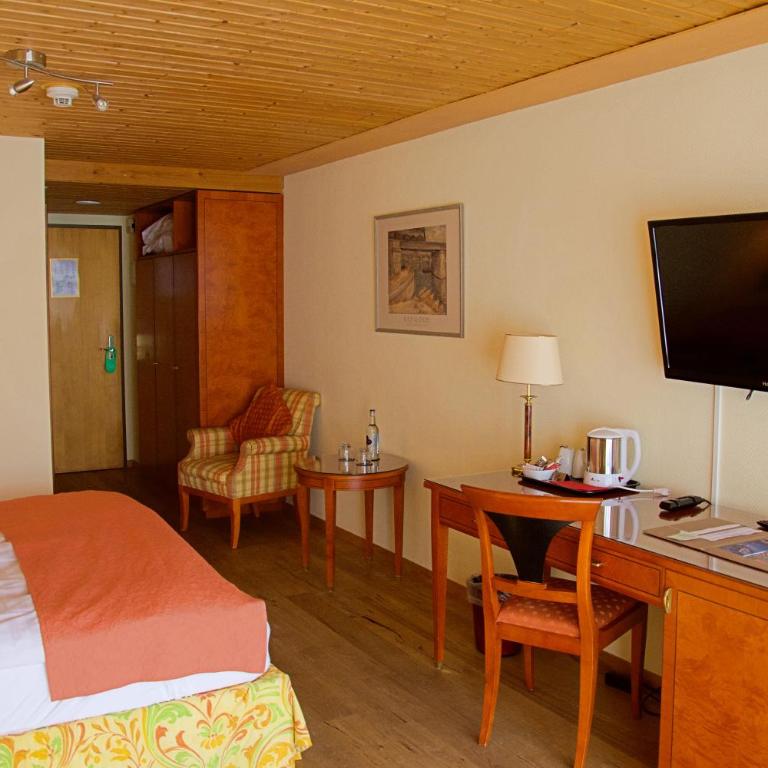 Hotel Silberhorn - Residences & Spa Wengen - Familienzimmer mit Bergblick auf die Jungfrau - 3