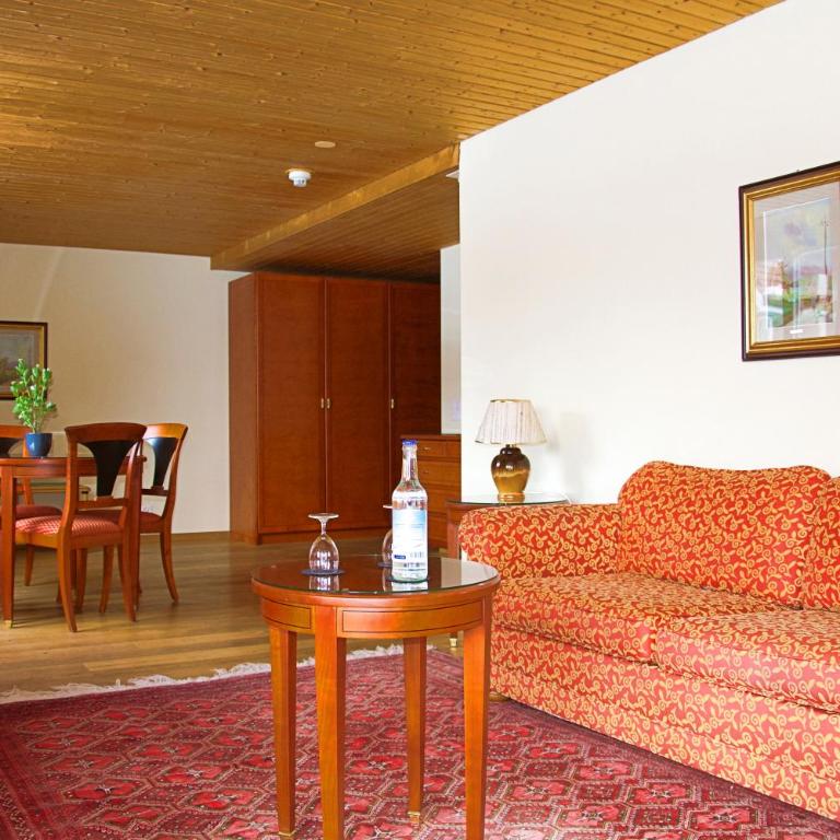 Hotel Silberhorn - Residences & Spa Wengen - Suite mit Balkon und Bergblick auf die Jungfrau - 4