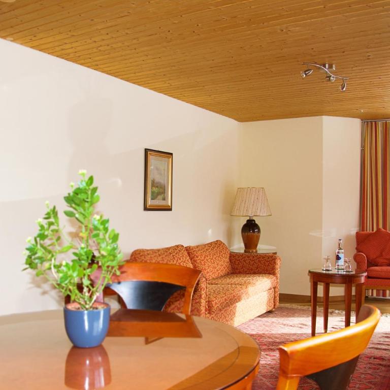 Hotel Silberhorn - Residences & Spa Wengen - Suite mit Balkon und Bergblick auf die Jungfrau - 5