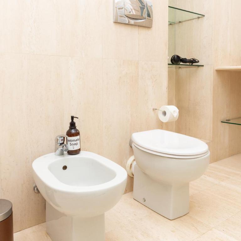 ArtStay - Exclusive Apt, Free Parking, Metro, Tram - Appartamento con 2 Camere da Letto - 16