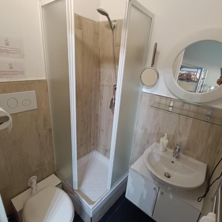 B&B Stazione37 - Single Room with Private External Bathroom - 4