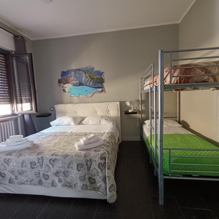 B&B Stazione37 - Quadruple Room with Private Bathroom - 4