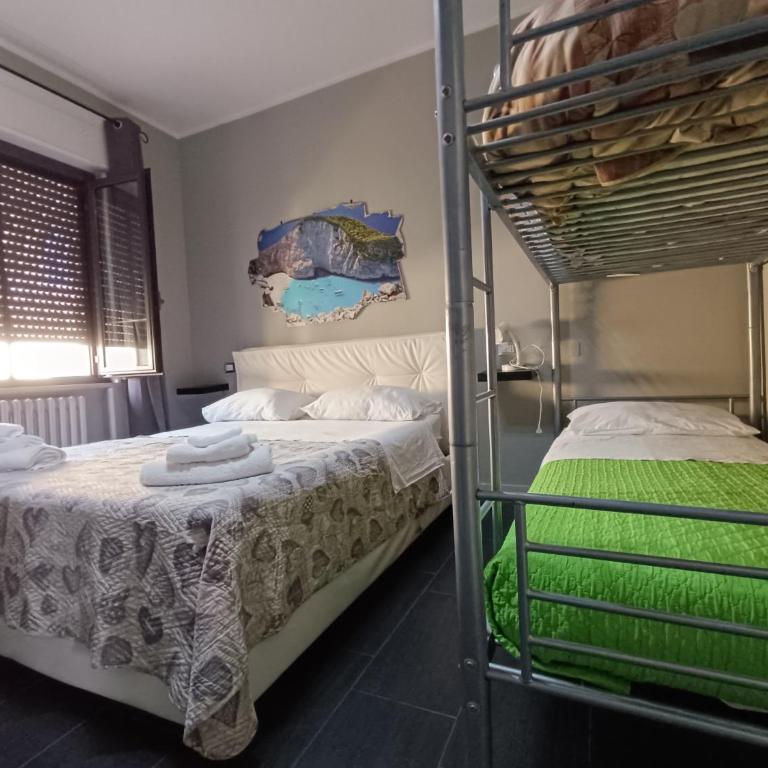 B&B Stazione37 - Quadruple Room with Private Bathroom - 3