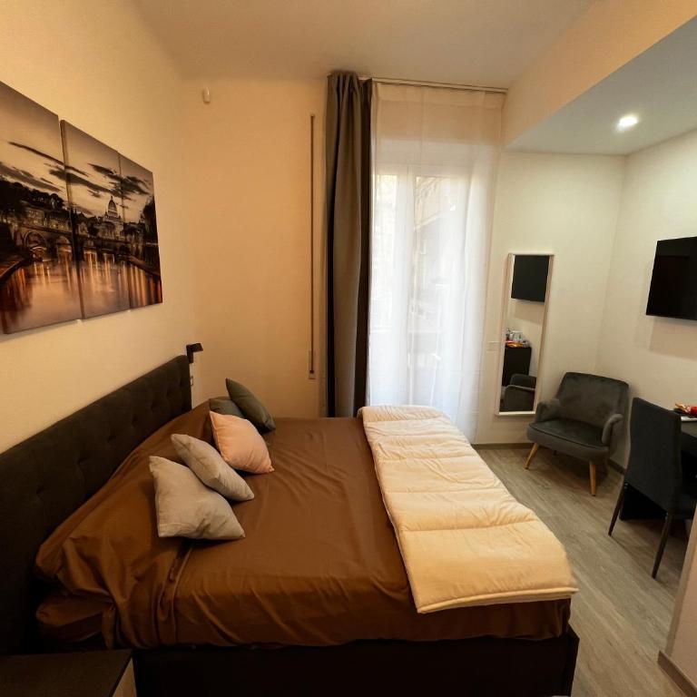 Love4Rome Guest House - Double Room with Private Bathroom - 8