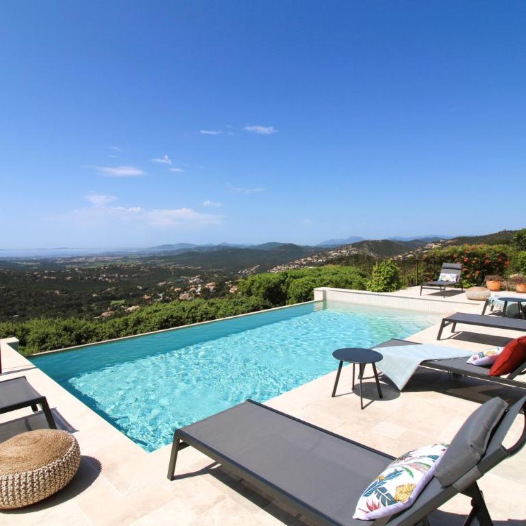 BELLE VUE Villa climatisée pour 8 personnes avec piscine chauffée et vue mer panoramique à La Londe-les-Maures - Ferienhaus - 1