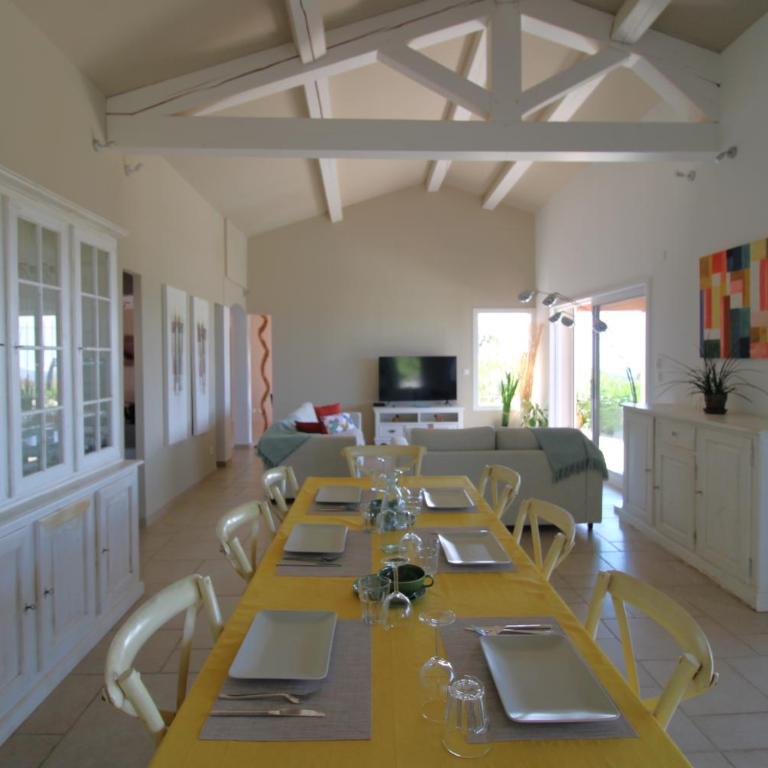 BELLE VUE Villa climatisée pour 8 personnes avec piscine chauffée et vue mer panoramique à La Londe-les-Maures - Ferienhaus - 11