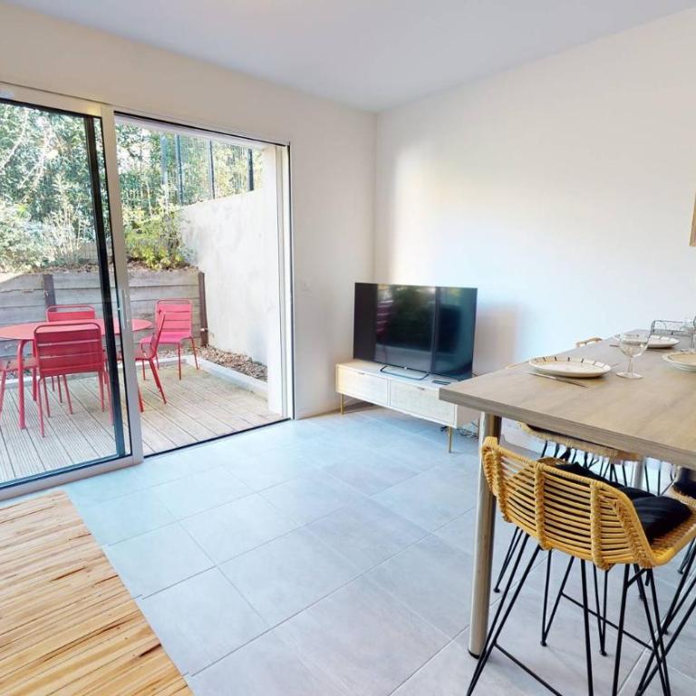 TERRASSES SAINT GEORGES - Un emplacement exceptionnel au centre-ville et au calme à quelques pas du lac marin - One-Bedroom Apartment - 2
