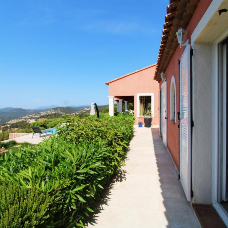 BELLE VUE Villa climatisée pour 8 personnes avec piscine chauffée et vue mer panoramique à La Londe-les-Maures - Ferienhaus - 6