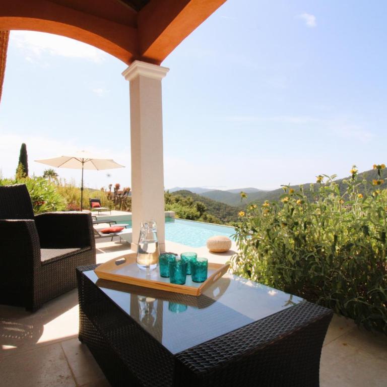 BELLE VUE Villa climatisée pour 8 personnes avec piscine chauffée et vue mer panoramique à La Londe-les-Maures - Ferienhaus - 4