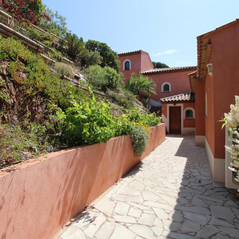 BELLE VUE Villa climatisée pour 8 personnes avec piscine chauffée et vue mer panoramique à La Londe-les-Maures - Ferienhaus - 9