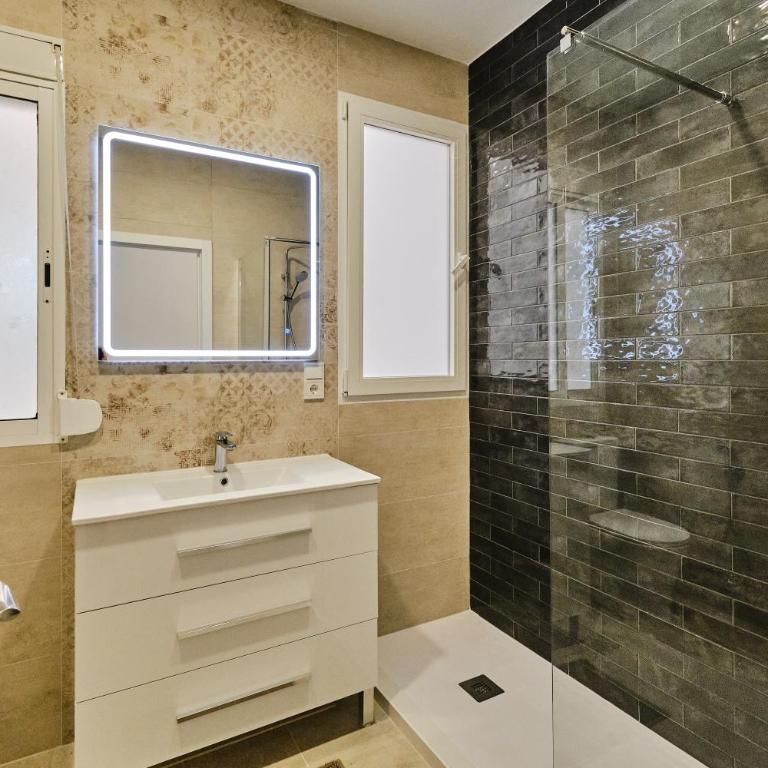 Arenas flat - Two-Bedroom Apartment - 11