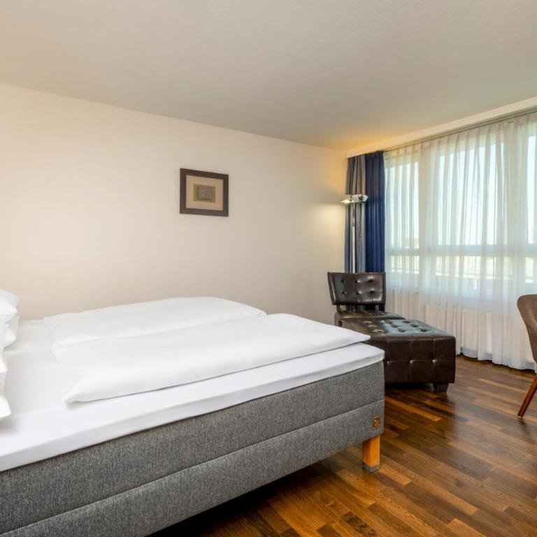 Mövenpick Hotel Nürnberg Airport - Superior Zimmer mit Kingsize-Bett - 7