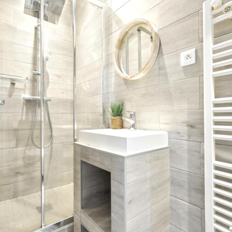 Bright top floor studio near Pere Lachaise - Appartement 1 Chambre - 11