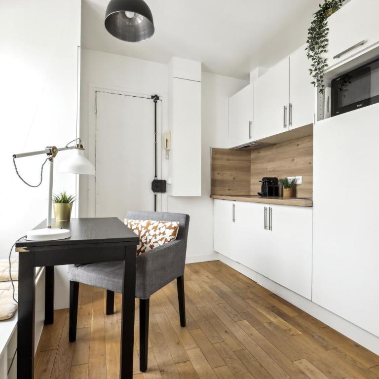 Bright top floor studio near Pere Lachaise - Appartement 1 Chambre - 1
