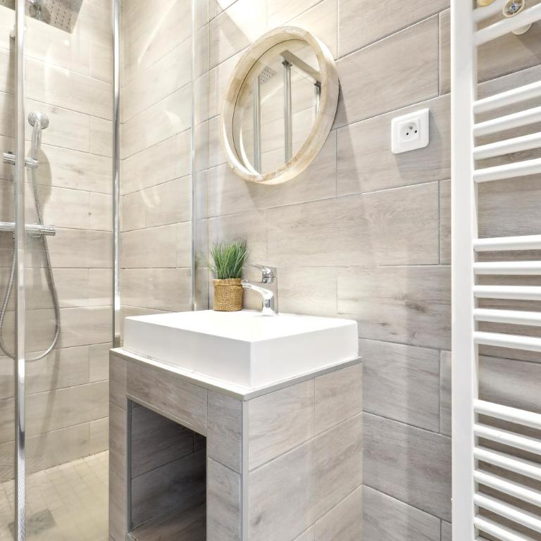 Bright top floor studio near Pere Lachaise - Appartement 1 Chambre - 10